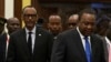 Mokonzi ya Rwanda Paul Kagame (G) na mokonzi ya Kenya Uhuru Kneyatta (D) na likita lya bakonzi ba bikolo lya mbala 14 ya Northern Corridor Integration Projects (NCIP), Nairobi 26 juin 2018. (AFP)