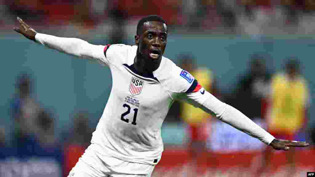 Attaquant ya Etats-Unis #21 azali kosepela nsima na tokotia mondete na match na Pays de Galles mpo na groupe B ya mondial Qatar 2022, stade Ahmad Bin Ali, Al-Rayyan, west Dohan, 21 novembre 2022. (Photo Jewel SAMAD / AFP)