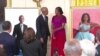 Barack na Michelle Obama bazongi na kolakisa elili na bango na Maison Blanche