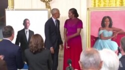 Barack na Michelle Obama bazongi na kolakisa elili na bango na Maison Blanche