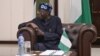 Le président nigérian Bola Tinubu assiste à une réunion avec le secrétaire d'État américain Antony Blinken (invisible) à la villa présidentielle d'Abuja le 23 janvier 2024.
