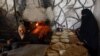 Sami Odeh, warga Palestina, pengusaha roti berbahan bakar kayu yang berusia puluhan tahun, di Rafah, Jalur Gaza selatan, 8 Juli 2023. (REUTERS/Ibraheem Abu Mustafa)