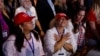 Para hadirin menyanyikan lagu rohani Kristen dalam Pray Vote Stand Summit yang digelar oleh Dewan Riset Keluarga di Washington DC, Jumat, 15 September 2023. Acara itu dihadiri bakal calon presiden yang diusung Partai Republik untuk pilpres AS 2024. (Foto: Jonathan Ernst/Reuters) 