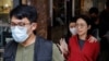 Aktivis pro-demokrasi Bobo Yip diringkus polisi atas tuduhan berkolusi dengan pasukan asing dan menghasut untuk melakukan kerusuhan di Hong Kong, 10 Agustus 2023. (REUTERS/Tyrone Siu)