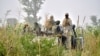 Une patrouille militaire nigérienne de l'opération "Faraouta Bouchia", qui lutte contre les bandes armées, patrouille dans la région de Maradi, près de la frontière avec le Nigeria, le 2 novembre 2022.