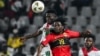 Ismahila Ouedraogo face à Mabululu lors du match entre l'Angola et le Burkina Faso au Stade Charles Konan Banny à Yamoussoukro le 23 janvier. 2024.