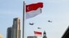 Bendera nasioanl Singapura berkibar saat negara itu merayakan Hari Nasional ke-57 di Singapura pada 9 Agustus 2022. (Foto: AFP)