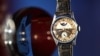 Arloji Patek Philippe Ref 96 Quantieme Lune yang pernah dimiliki oleh Aisin-Gioro Puyi, kaisar terakhir dinasti Qing China, dipajang di Hong Kong, 23 Mei 2023. (Peter PARKS / AFP)