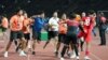 Pemain dan staf pelatih Thailand dan Indonesia bentrok setelah Yotsakon Burapha Thailand mencetak gol kedua mereka. (Foto: REUTERS/Cindy Liu)