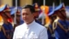 Hun Manet, Perdana Menteri Kamboja, berdiri di luar Majelis Nasional pada hari sidang pertama Majelis Nasional ke-7 setelah pemilihan umum di Phnom Penh, Kamboja, 21 Agustus 2023. (Foto: REUTERS/Cindy Liu)