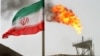 ILUSTRASI - Bendera Iran berkibar di ladang minyak Soroush di Teluk Persia, 1.250 kilometer selatan ibu kota Teheran, 25 Juli 2005. (REUTERS/ Raheb Homavandi CJF/KS)