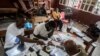 Vérification des bulletins de vote dans un bureau de vote à Kinshasa, en République démocratique du Congo, le 21 décembre 2023.