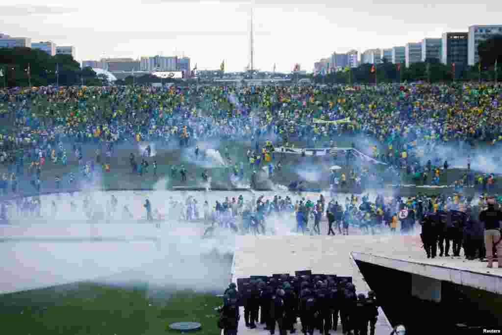 En los primeros días de enero, simpatizantes de Jair Bolsonaro, quien no logró ser reelegido en las urnas, llegaron hasta la sede del gobierno, en Brasilia, y atacaron algunos edificios. 