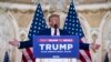 Mantan Presiden AS Donald Trump berbicara dari kediamannya di Mar-a-Lago, Florida, pada 4 April 2023. (Foto: AP/Evan Vucci)