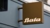 Logo merek sepatu Bata terpampang di sebuah toko di Paris, Prancis, 15 Februari 2016. (Foto: REUTERS/Charles Platiau)