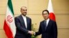 Menteri Luar Negeri Iran Hossein Amirabdollahian (kiri) bertemu dengan Perdana Menteri Jepang Fumio Kishida di kediaman resmi Kishida di Tokyo, 7 Agustus 2023. (Foto: ISSEI KATO / POOL / AFP)
