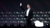 Elon Musk, director ejecutivo de SpaceX y Tesla y propietario de X, hace un gesto mientras asiste a la conferencia Viva Technology dedicada a la innovación y las nuevas empresas en el centro de exposiciones Porte de Versailles en París, el 16 de junio de 2023.