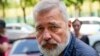 Jurnalis Dmitry Muratov, pemimpin redaksi surat kabar Rusia Novaya Gazeta, di Moskow, Rusia, 8 Juni 2023. (Foto: AP)