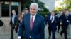 Anggota Partai Republik, Tom Emmer, berjalan meninggalkan pertemuan partainya yang digelar di Gedung Capitol, Washington, pada 24 Oktober 2023. (Foto: AP/Jose Luis Margana)