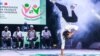 La B-girl Vicky se produit lors de la compétition nationale de breakdance à Lagos le 15 janvier 2024. (Photo Benson Ibeabuchi / AFP)