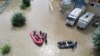 Tim penyelamat menggunakan perahu karet untuk mengevakuasi warga yang terendam banjir di Ussuriysk, Rusia, 12 Agustus 2023. (Foto: via REUTERS)
