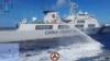 Sebuah kapal penjaga pantai China menggunakan meriam air terhadap kapal Penjaga Pantai Filipina di dekat Second Thomas Shoal yang diduduki Filipina, Laut China Selatan pada 5 Agustus 2023 lalu. 
