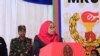 Le président de la République de Tanzanie et le commandant en chef Samia Suluhu Hassan s'entretiennent avec divers dirigeants.