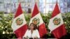 La Presidenta de Perú, Dina Boluarte, habla mientras se reúne con la prensa extranjera, en Lima, Perú, el 24 de enero de 2023.