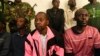 Le pasteur autoproclamé Paul Nthenge Mackenzie, qui a fondé l'Église internationale de la Bonne Nouvelle en 2003 et est accusé d'avoir incité les adeptes de la secte à mourir de faim "pour rencontrer Jésus", comparaît devant le tribunal de Shanzu à Mombasa le 5 mai. 2023.