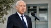 Le président tunisien Kais Saied s'adresse aux journalistes après avoir voté aux élections locales de 2023 dans la localité de Mnihla, dans la province de l'Ariana, à la périphérie de Tunis, le 24 décembre 2023. (Photo FETHI BELAID / AFP)