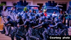 'Yan sanda Najeriya yayin wani atisaye da suka yi a Abuja (Hoto: Facebook/Rundunar 'Yan sandan Najeriya - Wannan tsohon hoto ne)