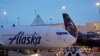 L'appareil, qui transportait 171 passagers et 6 membres d'équipage, était alors à près de 5.000 m d'altitude, selon des données de vol du site FlightAware.