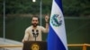 ARCHIVO: El presidente de El Salvador, Nayib Bukele, habla durante la inauguración de la central hidroeléctrica 3 de febrero en San Luis de La Reina, El Salvador, el 19 de octubre de 2023.
