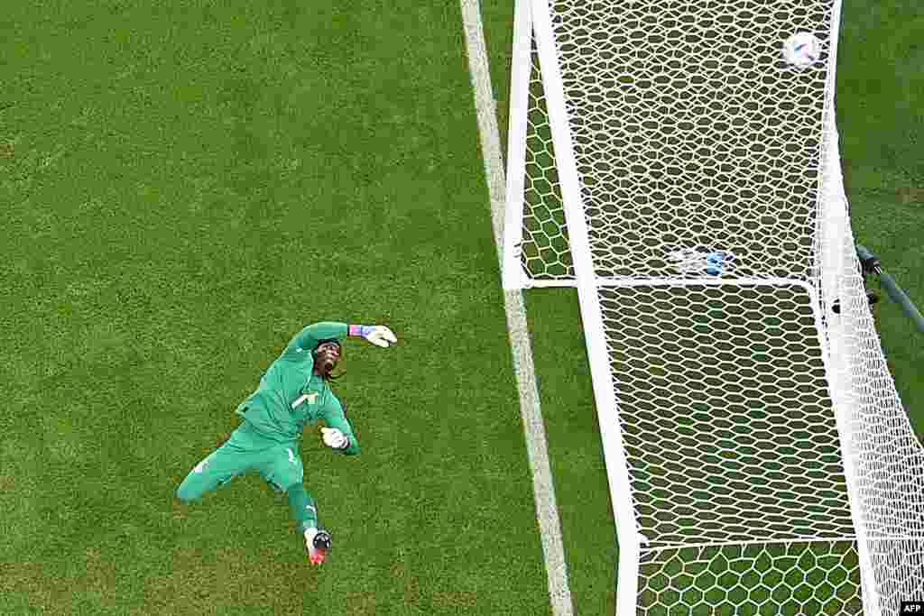 Moyambi ya Ghana #01 Lawrence Ati zigi azangi kozwa ndembo mpe mongete mokoti na match na Corée du Sud na groupe H ya Mondial Qatar 2022 na stade Al-Rayyan, Doha, 28 novembre 2022. (Photo Odd ANDERSEN / AFP)