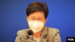 香港特首林郑月娥表示，4月21日大部份防疫措施可以分3个月、3阶段逐步解除，但是限聚令及口罩令仍然会持续一段日子。 (美国之音 汤惠芸) )