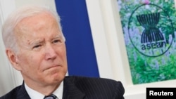 Presiden AS Joe Biden berpartisipasi dalam KTT ASEAN secara virtual dari Gedung Putih, Washington, pada 26 Oktober 2021. (Foto: Reuters/Jonathan Ernst)