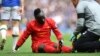 Sadio Mané avandi na nse mpo na kozwa lisalisi lya minganga ntango azalaki kobeta na Liverpool na match na Everton na Anfield, Liverpool, Angleterre, 1er avril 2017.