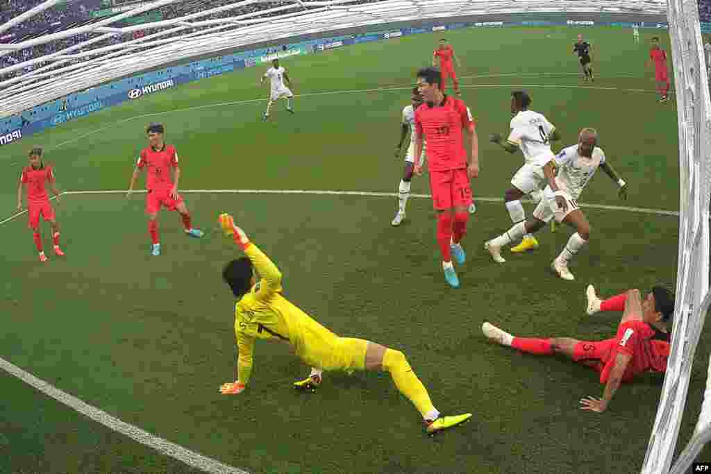 Défenseur ya Ghana #04 Mohammed Salisu (3D9 atie mongete na match na Corée du Sud na groupe H ya Mondial Qatar 2022 na stade Al-Rayyan, Doha, 28 novembre 2022. (Photo Manan VATSYAYANA / AFP)