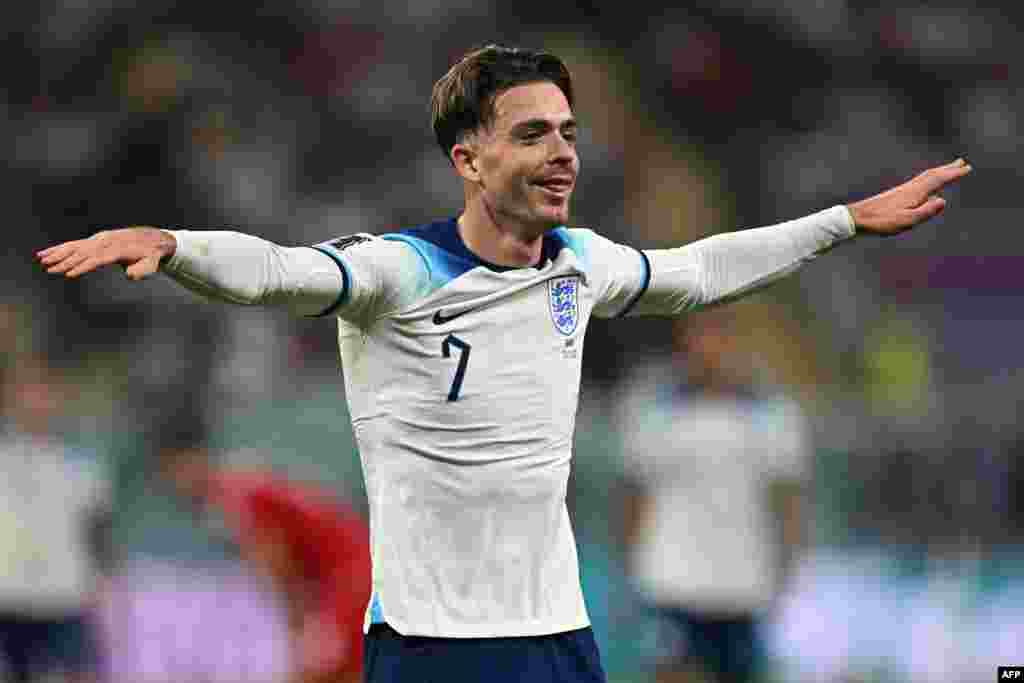Attaquant ya Grande-Bretagne #07 Jack Grealish azali kosepela nsima na mongete ya motoba ya ekipi na ye liboso lya Iran na match ya groupe B ya Mondial Qatar 2022, na stade Khalifa, Doha, 21 novembre 2022. (Photo Paul ELLIS / AFP)