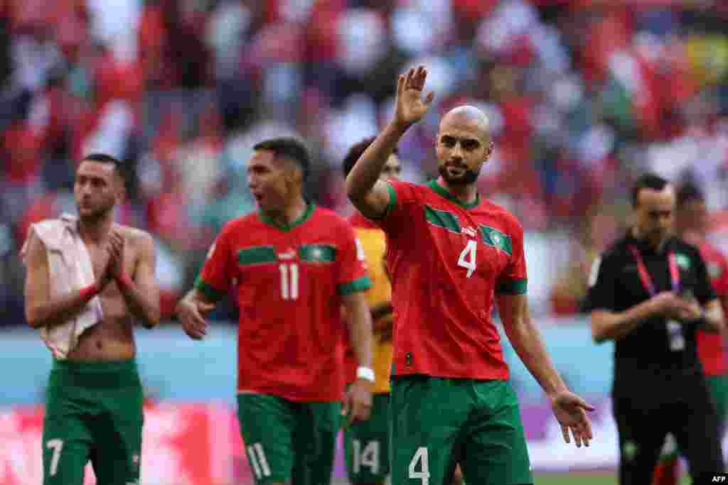 Milieu ya MAroc #04 Sofyan Amrabat apepi batali na suka ya match na Coratie na groupe T ya Mondial Qatar 2022 na stade Al Khor, Doha, 23 novembre 2022. (Photo FADEL SENNA/AFP)