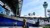 Bandara Schiphol di Amsterdam, Belanda, 16 Juni 2022. (REUTERS/Piroschka van de Wouw)