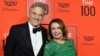 Mokambi ya suku ya nse ya Ndako ya bokeli mibeko ya Etats-Unis, Nancy Pelosi (D), na molongani wa ye Paul Pelosi na gala "Time 100" na Lincoln centre, New York, 23 ya sanza ya minei 2019.