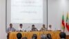 ရခိုင်ပြည်နယ် ပဋိပက္ခများ စုံစမ်းရေးကော်မရှင်မှ ဧပြီလ ၂၉ ရက်၊ ၂၀၁၃ ခုနှစ်က ရန်ကုန်မှာ သတင်းစာရှင်းလင်းပွဲ ပြုလုပ်နေစဉ်။ 