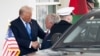 Presiden Amerika Serikat Donald Trump menyambut Raja Yordania Abdullah II setibanya di Gedung Putih, Washington, D.C, 11 Februari 2025. (SAUL LOEB / AFP)