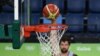 Paul Gasol ya Espagne atie paniers na Jeux olympiques ya Rio 2016, na Brésil, 4 aout 2016.