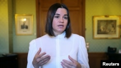Білоруська опозиціонерка у вигнанні Світлана Тихановська під час розмови з Reuters у Парижі