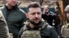 Архів. Президент України Володимир Зеленський 4 квітня 2022 року виступає в місті Буча. (Фото РОНАЛДУ ШЕМІДТ / AFP)