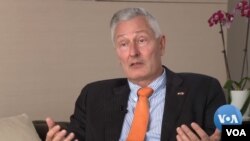 Duta Besar Swiss untuk AS Jacques Pitteloud berbicara kepada VOA dalam sebuah wawancara di Washington. (Foto: Tangkapan layar VOA)