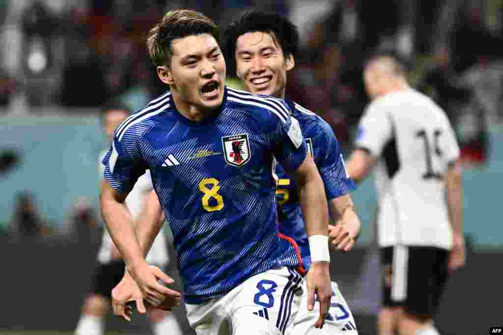 Millieu ya Japon #08 Ritsu Doan asepeli nsima na elonga ya ekipi na ye liboso lya Allemagne 2-1 na match ya gorupe E ya Mondial Qatar 2022 na stade Khalifa, Doha, 23 novembre 2022. (Photo Jewel SAMAD / AFP)