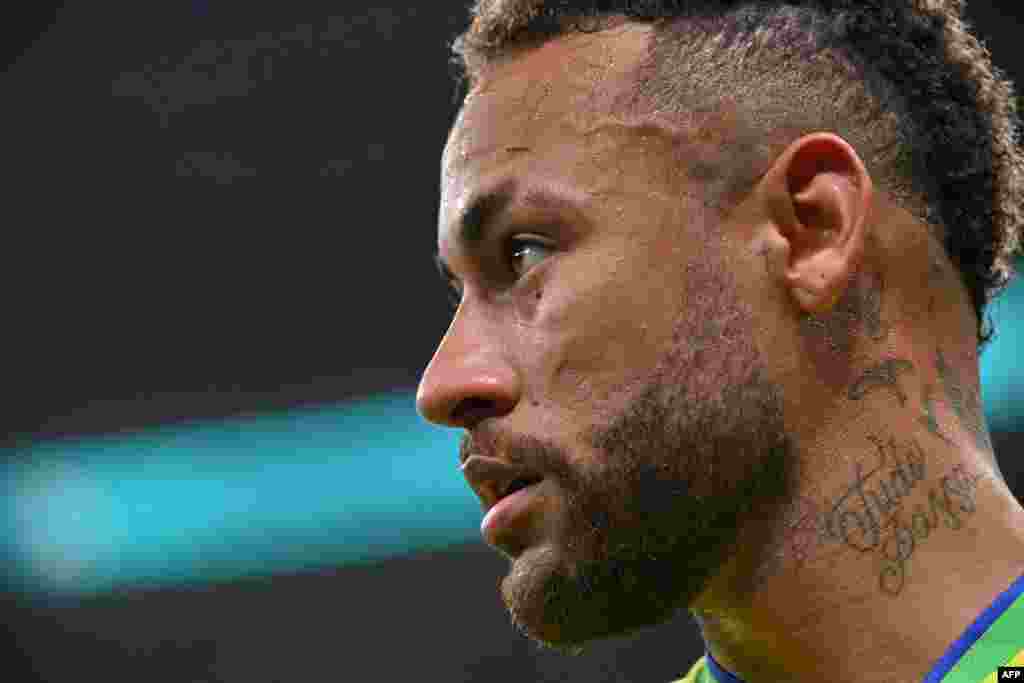 Attaquant ya Brésil #10 Neymar azali kotala na match na Serbie na groupe G ya Mondial Qatar 2022 na stade Lusail, Doha, 24 novembre 2022. (Phoyo Nelson Almeida/AFP)